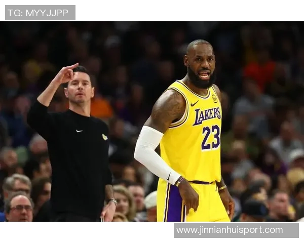 雷迪克直言队内一球员战术理解力差半场比赛仍不明白战术意图